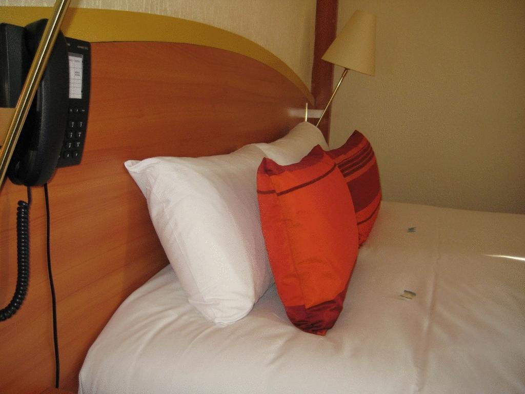 Kyriad Hotel Lamballe Exterior foto