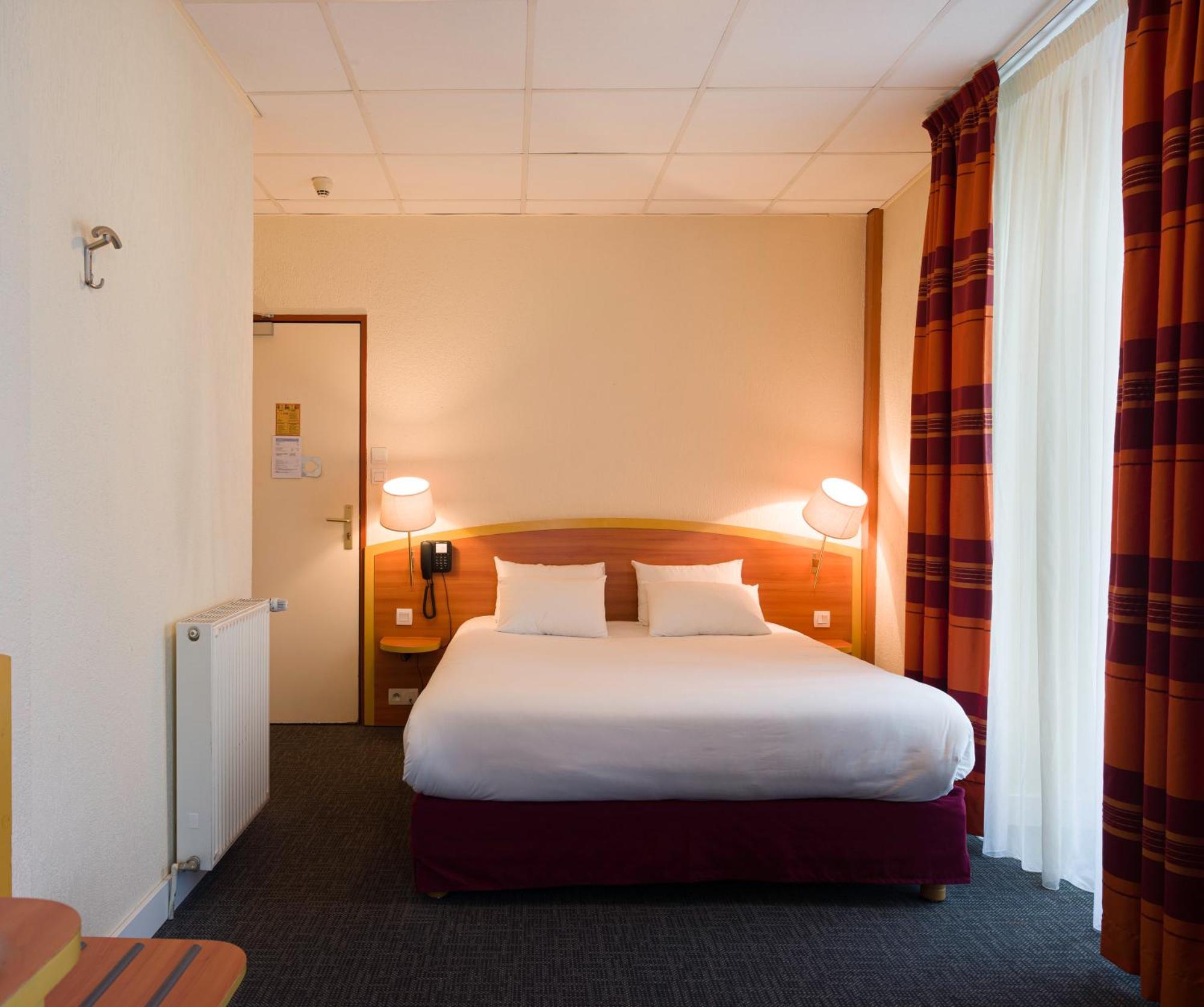 Kyriad Hotel Lamballe Exterior foto