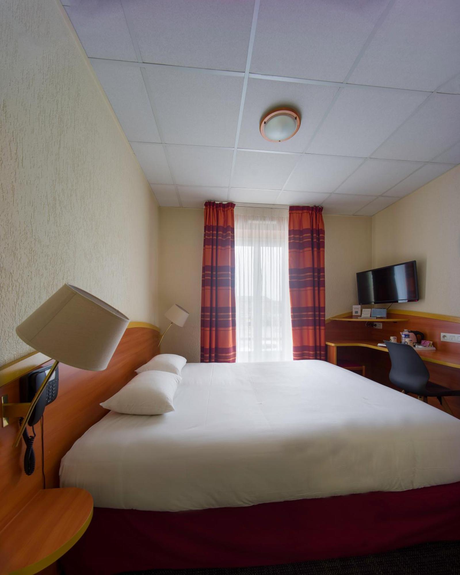 Kyriad Hotel Lamballe Exterior foto