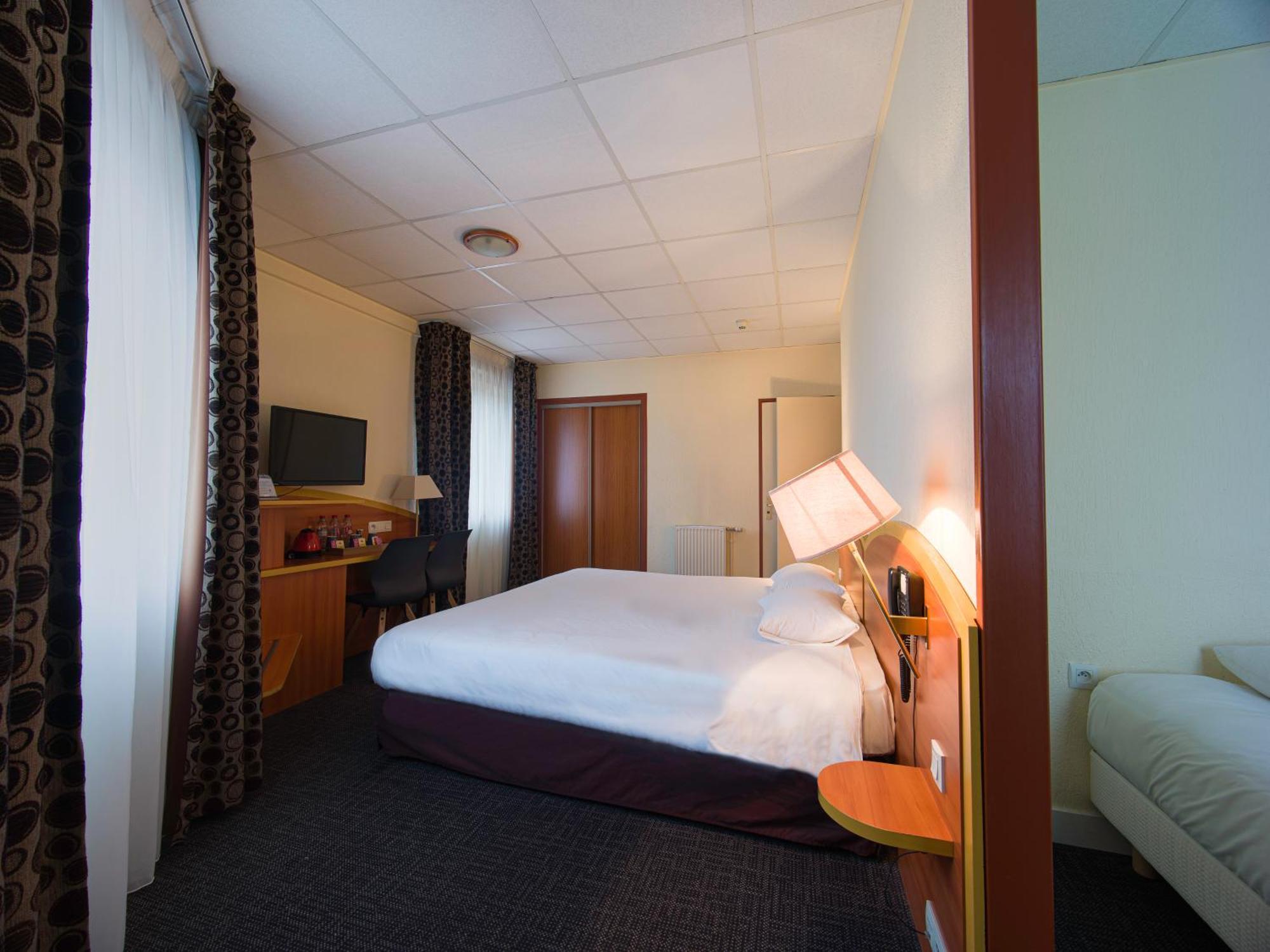 Kyriad Hotel Lamballe Exterior foto
