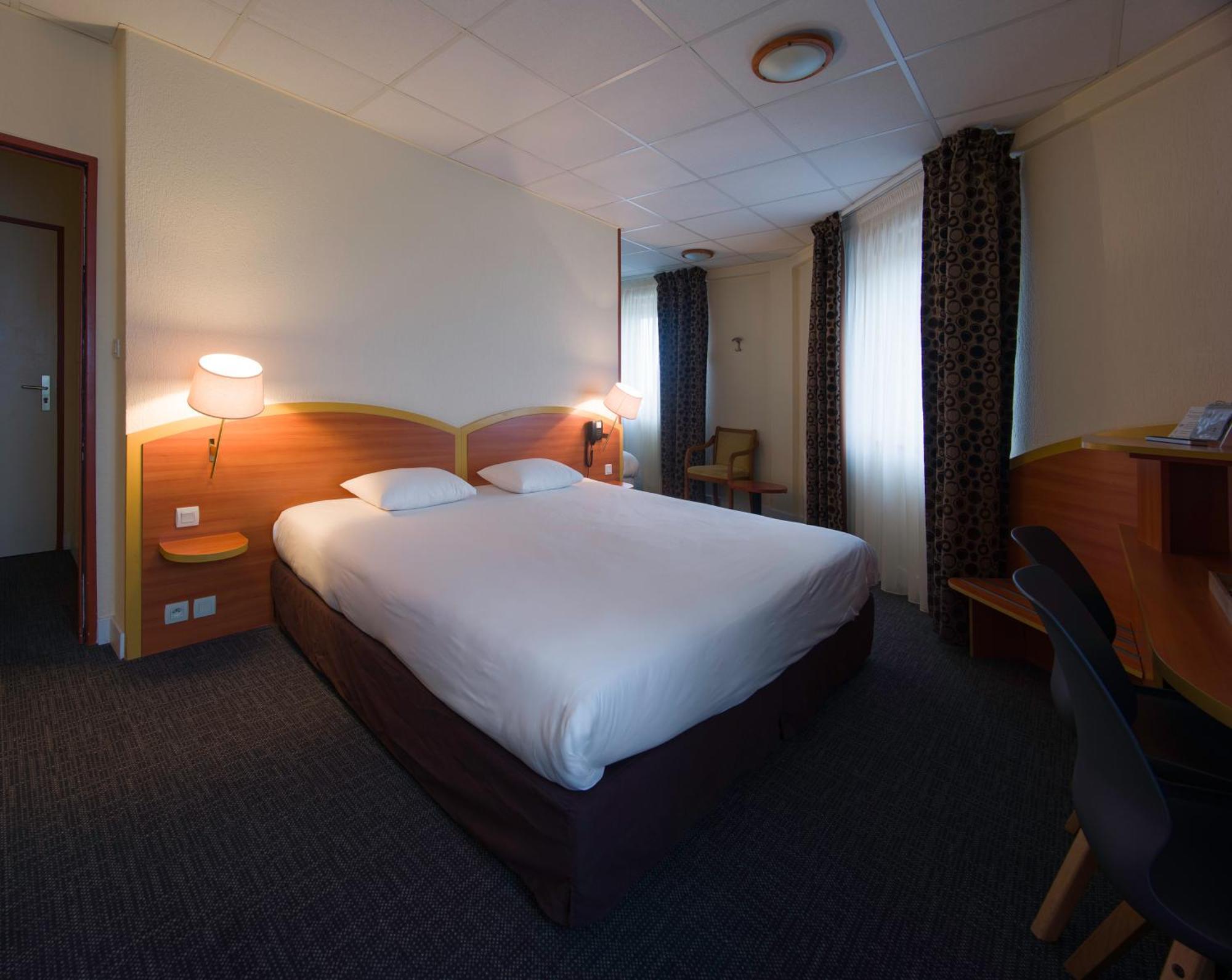 Kyriad Hotel Lamballe Exterior foto